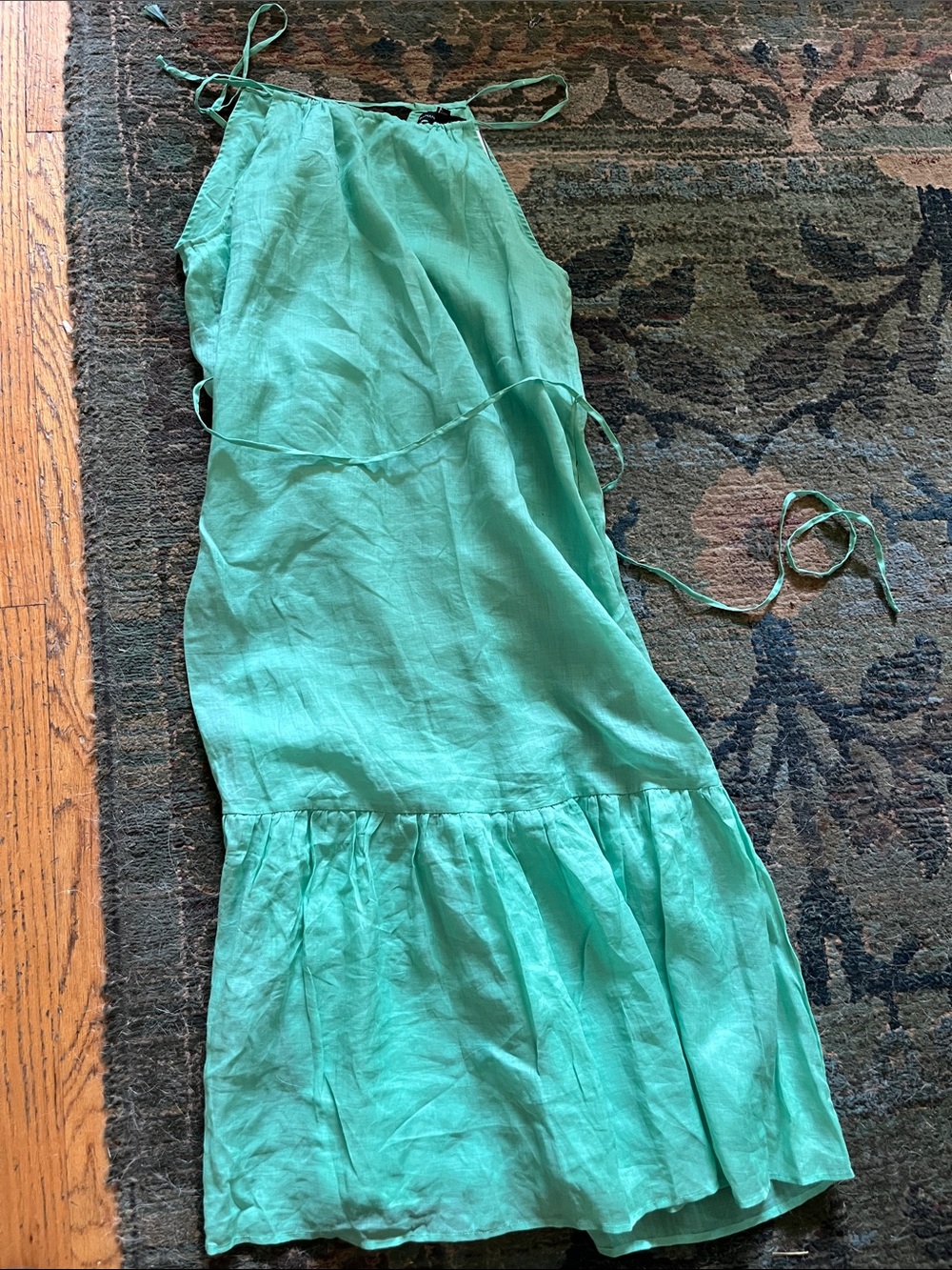 Light green linen midi dress with toes.  New!      Size small petit
